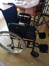 Sedia a rotelle pieghevole usata per un solo mese e solo in casa, quasi nuova