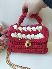 Pochette da spalla realizzata all'uncinetto