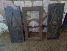LOTTO DI TRE MANUFATTI  IN