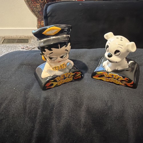 Set shaker sale - e, pepe