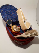 Zainetto Najoleari rosso con set da bagno