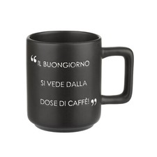 Mug nera con scritta 320 ml in
