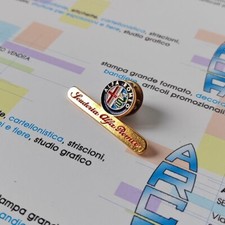 Distintivo Spilla Pin marchio Alfa Romeo vintage in metallo dorato cm. 3,5