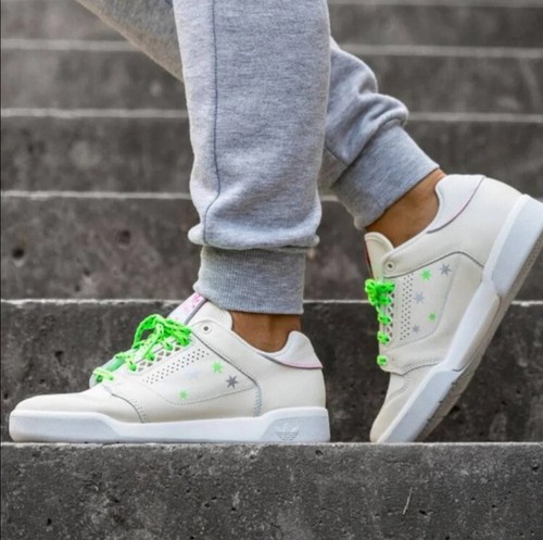 Sneakers comode con lacci