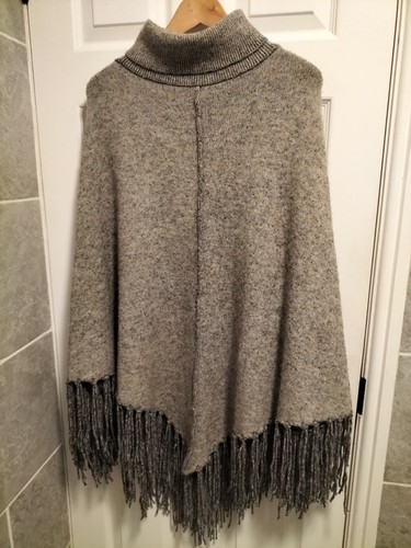 Poncho con frange girocollo - con,