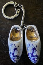 Delft Shoe Clogs Souvenir Key Chain HOLLAND Windmill White Blue Shoes 1  3/8"