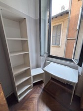 Scrivania e 2 librerie a giorno usate in ottime condizioni di legno bianco