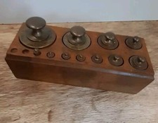 Antica bilancia in ottone pesi