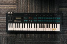 Yamaha DX100 FM Synthesizer -