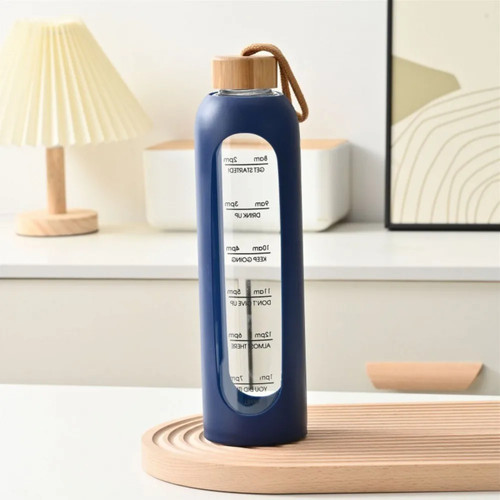 Nuove bottiglie acqua - nuove, d'acqua