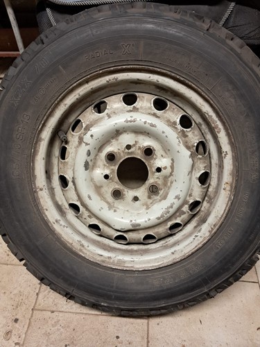 Gomme chiodate con - , cerchi