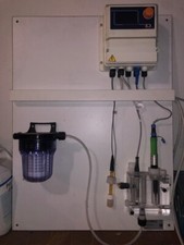 centralina per controllo prodotti chimici piscina