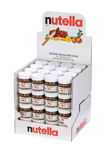 Stendi nocciole con barattolo