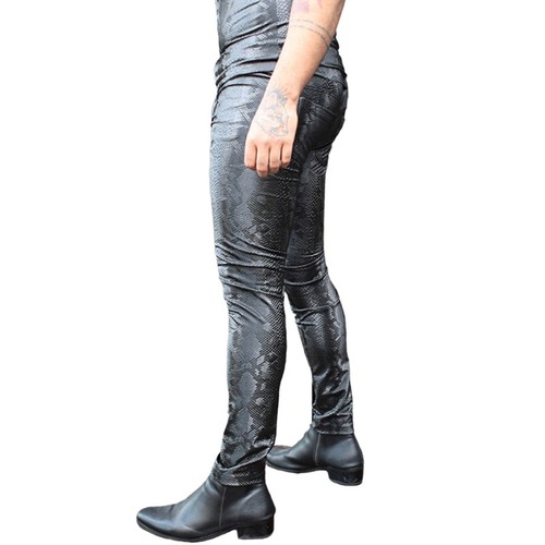 Uomo pelle serpente simil - pelle,