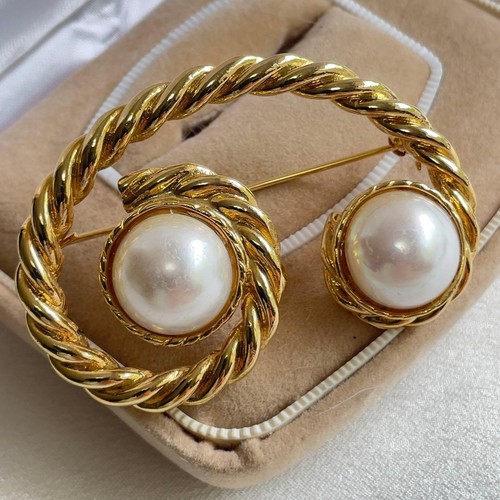 Spilla vintage con perle tono