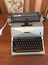macchina da scrivere olivetti