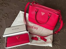 BORSA GUESS ROSSA CON CINGHIA TRACOLLA E PORTAFOGLIO