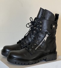 OVYÈ by Cristina Lucchi-anfibi