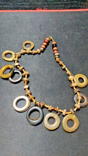 Collana etnica con elementi - con,