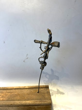 scultura astratta donna peltro