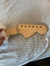 Manico per chitarra elettrica