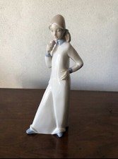 VINTAGE Stile LLADRÒ FANCIULLA con rosa PORCELLANA Statuetta Spain