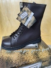 Anfibi militari modello