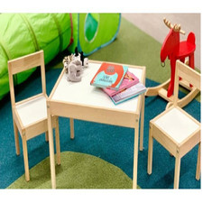 Set tavolo e 2 sedie in legno
