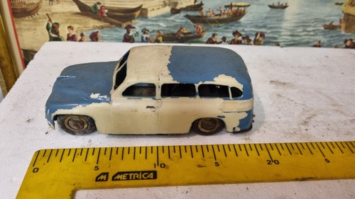 Antica auto giocattolo - antica, a