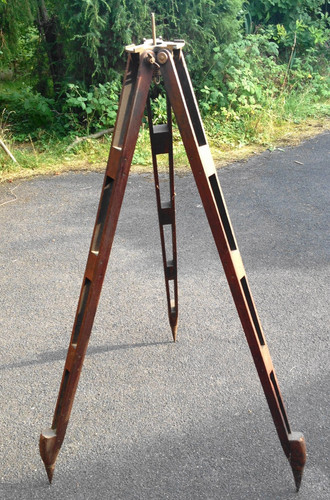 Vecchio treppiede legno - vecchio,