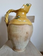 Vecchia brocca in terracotta