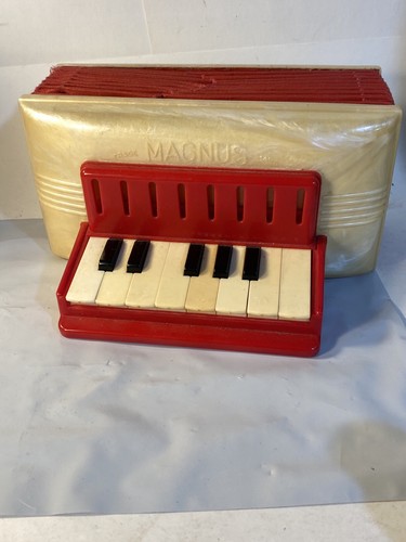 Vintage magnus super - magnus, accordion