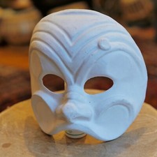 Maschere del carnevale dell'arte in cartapesta bianca | artigianali e veneziane