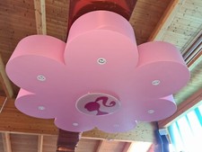 BARBIE arredamento negozio BARBIE 4 mobili scaffale, lampadario rosa, tavolo 