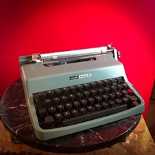 lettera 32 Olivetti, macchina da scrivere con custodia e istruzioni originali