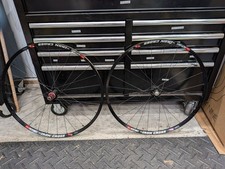 Stan’s No Tubes Iron Cross