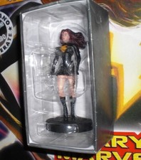 MARY MARVEL 40 Statuina