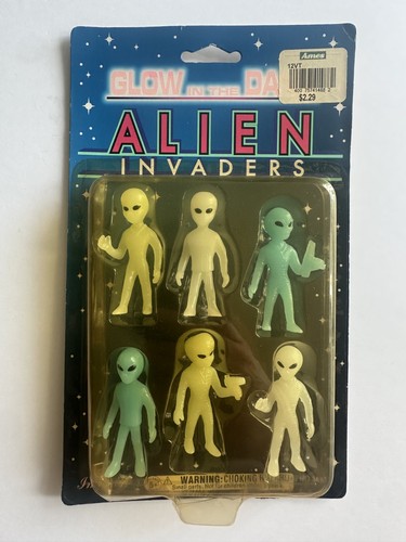 Glow dark alien invaders - in,