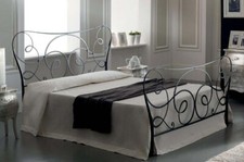 LETTO MATRIMONIALE IN FERRO BATTUTO IN VERA FOGLIA ARGENTO O GRIGIO (FLO ARC)
