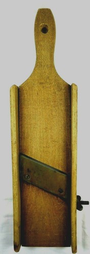 Affettatrice legno primitiva