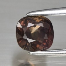 Zaffiro naturale Non trattato 0.86 Ct. Cuscino Verde viola - COLLEZIONE PRIVATA