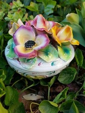 Scatola ceramica traforata e coperchio con rose Bassano? diametro 13,5 cm.