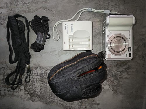 Fujifilm finepix e550 - e550, with