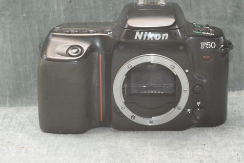 Nikon nera solo corpo - f,