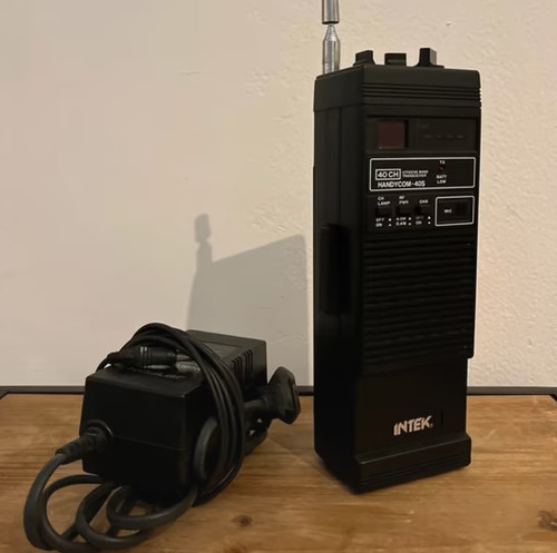 Intek handycom radio cb - intek, 40