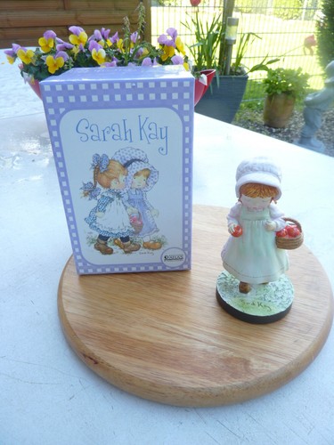 Sarah kay bambina con mele - sarah,