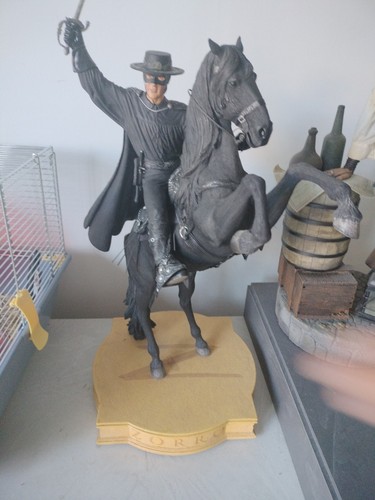 Zorro tornado statue 56cm - &,