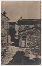 Borgo in pietra con vicolo e