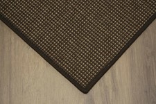 Tappeto in sisal bordato