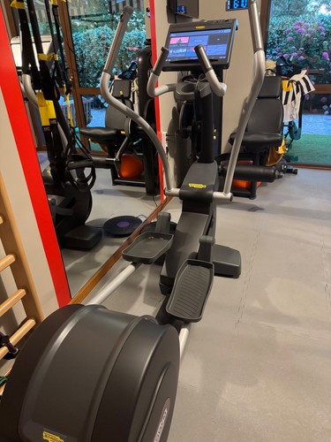 Attrezzi palestra tecnogym - da,